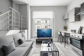 Club Apartment, Private Bathroom (3c 1 Bed Premium) | Lounge