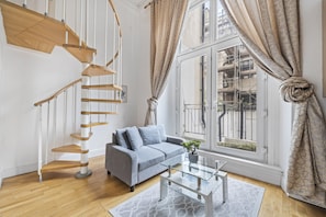 Deluxe Apartment, Private Bathroom (1 bed Mezzanine) | Lounge