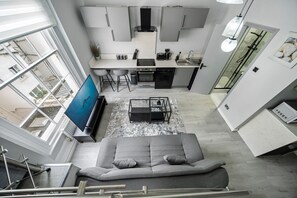 Club Apartment, Private Bathroom (3c 1 Bed Premium) | Lounge