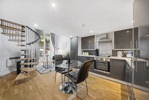 Superior Apartment, Private Bathroom (1A Bed Superior Mezzanine) | Miscellaneous - Modern Flat in Paddington (London)