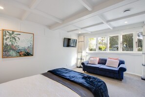 4 slaapkamers, een strijkplank/strijkijzer, wifi