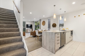 Interior - City Escape - Christchurch Central Apartment (Christchurch)