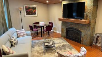 TV, fireplace