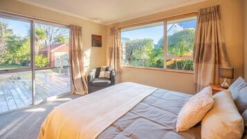 3 slaapkamers, een strijkplank/strijkijzer, wifi, beddengoed