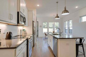 مستلزمات طهي/أطباق/أوعية