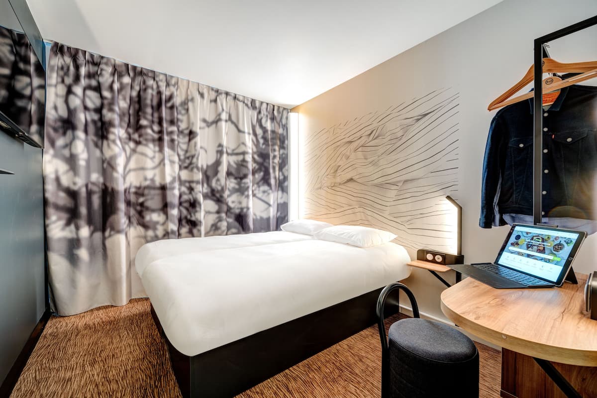 Twin Room, Non Smoking | Premium bedding, desk, iron/ironing board, free cots/infant beds