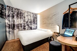 Habitación con 2 camas individuales, no fumadores | Ropa de cama de alta calidad, escritorio, tabla de planchar con plancha