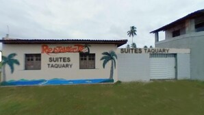 Front of property - HOSTEL SUITES TAQUARY - PRAIA DO GUAIBIM (Valenca)