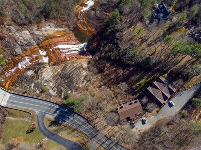 Lake Toxaway Falls: Waterfall Views, Luxury Condo, minutes from hiking!