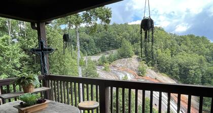Lake Toxaway Falls: Waterfall Views, Luxury Condo, minutes from hiking!