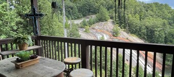 Lake Toxaway Falls: Waterfall Views, Luxury Condo, minutes from hiking!