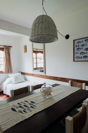 家庭复式, 空调, 公园景观 | 起居区 | 32-英寸LED 电视 （配备有线频道）、电视