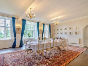 Banquet hall - 3 bedroom accommodation in Holmfirth (Holmfirth)