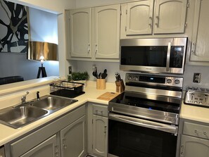 Fridge, microwave, oven, stovetop - Accommodated  (Smyrna)