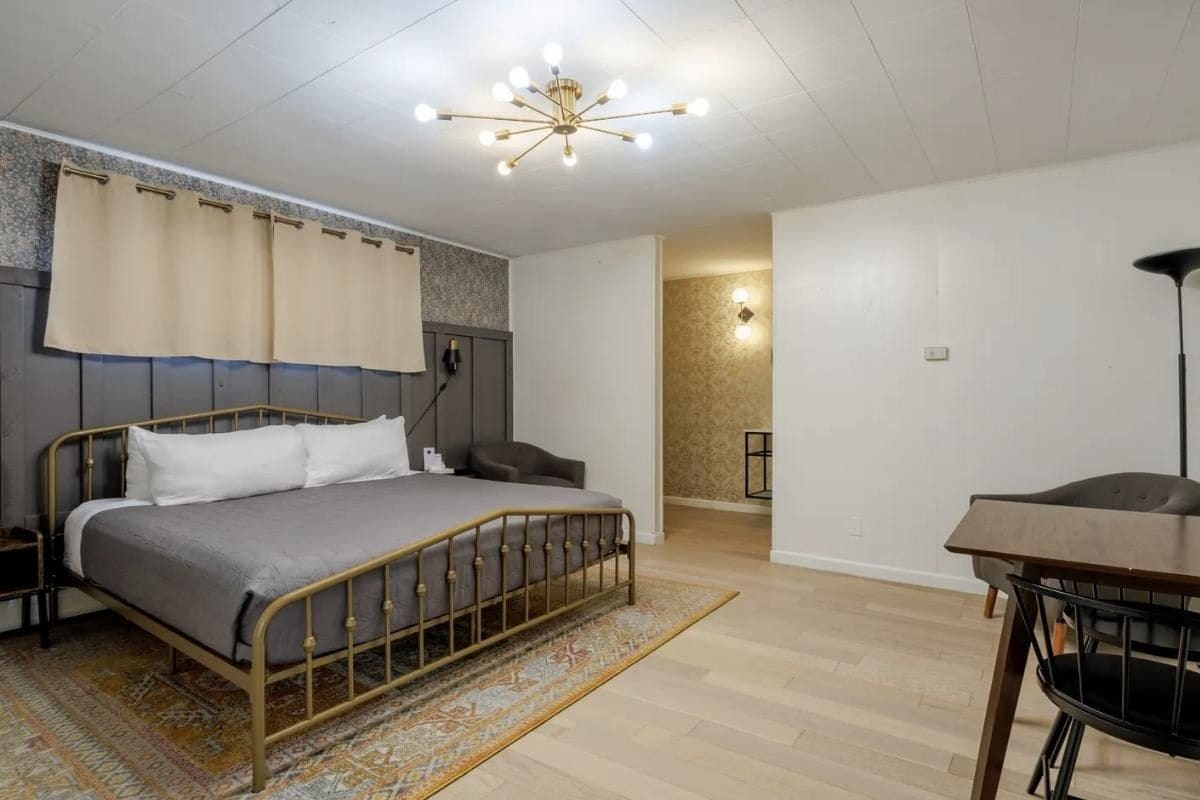 WiFi (free), bed sheets