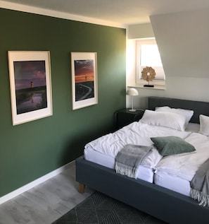 2 bedrooms, iron/ironing board, travel cot, free WiFi