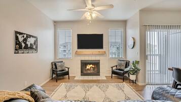 Smart TV, Hulu, streaming services, video library