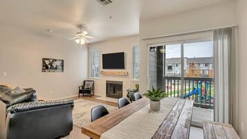 Een smart-tv, Hulu, streamingdiensten en een filmbibliotheek