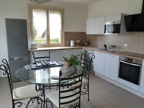 Micro-ondes, four, plaque de cuisson, lave-vaisselle