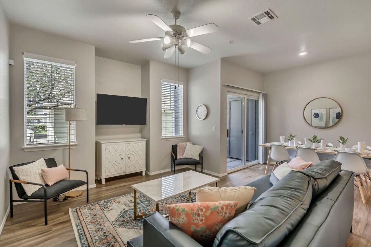 Convenient 1st Floor 2br With Pool, Hot Tub, And Extra Bed, Near Hill Afb - Layton, UT