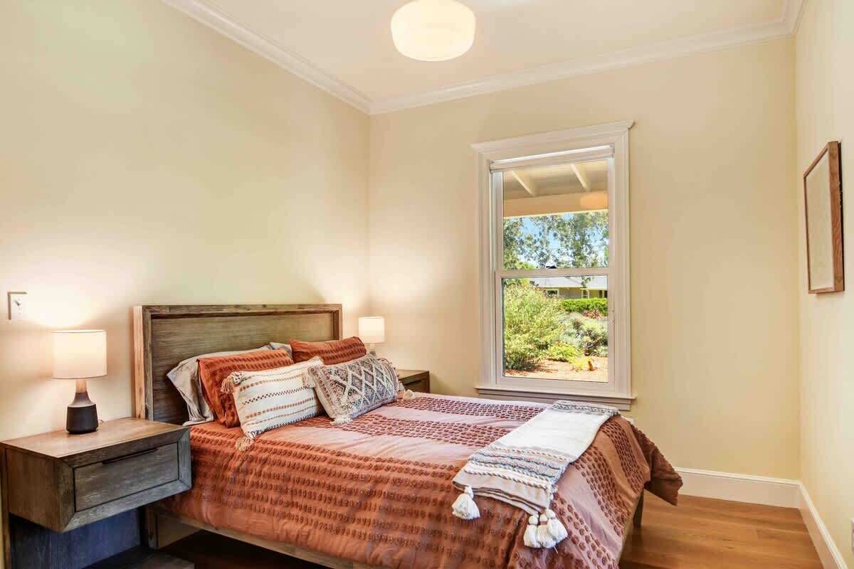 2 bedrooms, iron/ironing board, travel crib, WiFi (free)