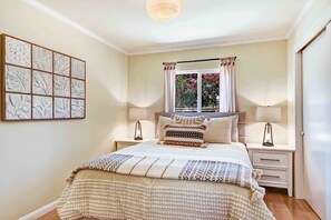 2 chambres, fer et planche à repasser, lit parapluie, Wi-Fi gratuit