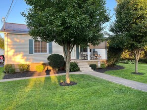 Property grounds - Relaxing Home w/ Private Pool near NRG National Park ☀️🏖 (Family/pet Friendly) (Oak Hill)