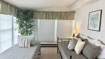 4 bedrooms, iron/ironing board, free WiFi, bed sheets