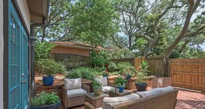 Charming Guest House at Live Oaks on the Bayou