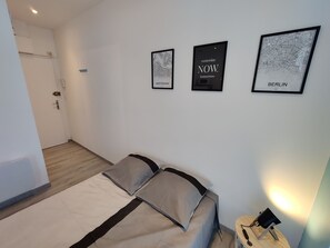 1 bedroom, bed sheets