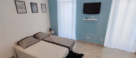 1 bedroom, bed sheets