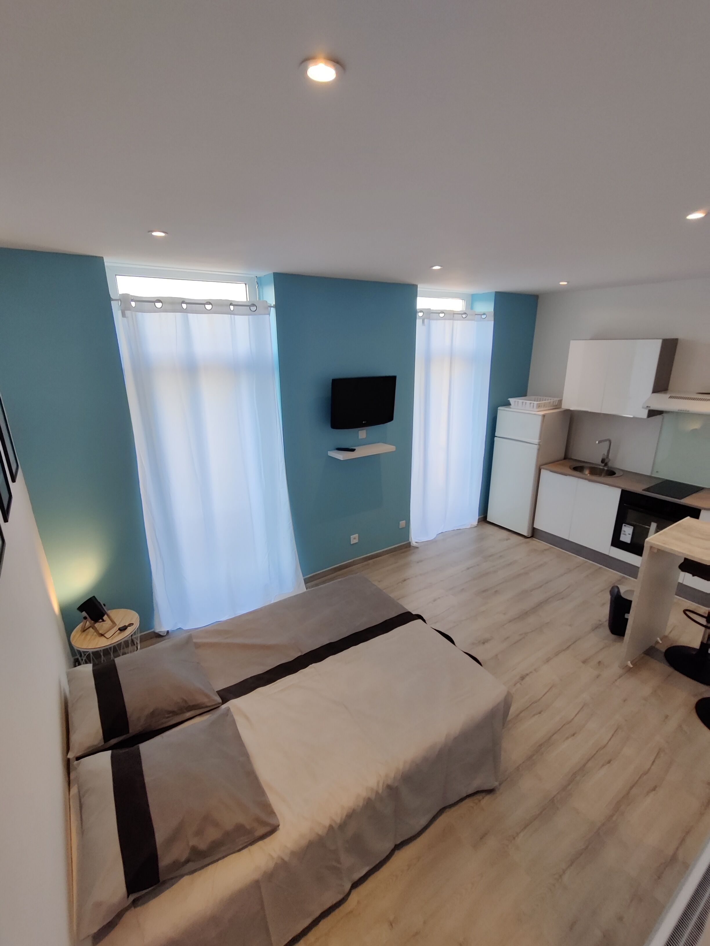 1 bedroom, bed sheets