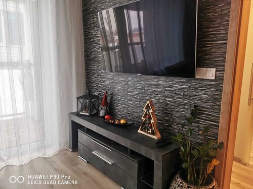 Charmante Wohnung und Parkplatz von Ort