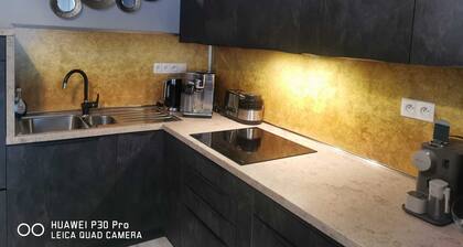 Charmante Wohnung und Parkplatz von Ort