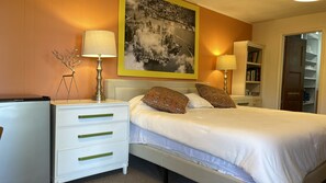 2 bedrooms, desk, iron/ironing board, free WiFi