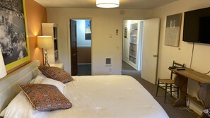2 bedrooms, desk, iron/ironing board, free WiFi