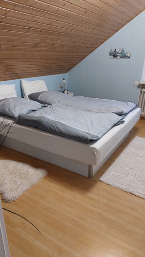 3 bedrooms, desk, free WiFi, bed sheets