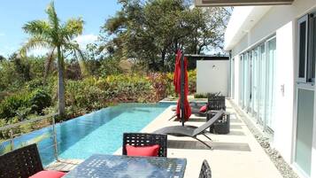 Alberca al aire libre