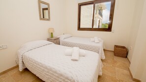 3 bedrooms, iron/ironing board, free WiFi, bed sheets