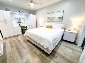 1 bedroom, desk, iron/ironing board, free WiFi - Updated 1/1 Pool, Walk to Beach and Golf course! (Fernandina Beach)