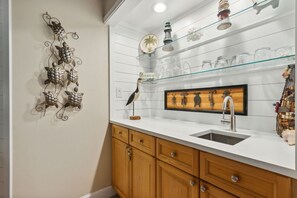 Interior - *NEW* Pool, walk to Beach and 10 hole golf course! (Fernandina Beach)