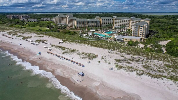 A resort with multiple buildings, a beach, and a pool area. - *NEW* Pool, walk to Beach and 10 hole golf course! (Fernandina Beach)