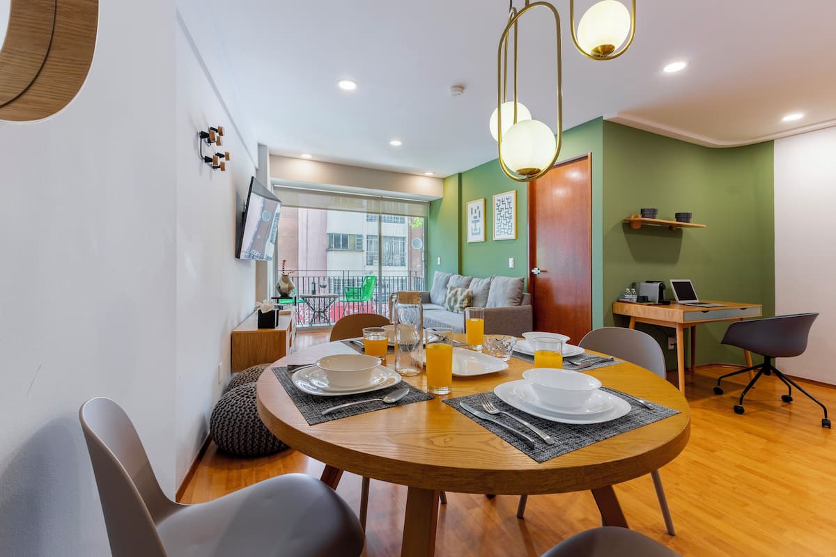 Apartamento luxo, sacada (301) | Sala de jantar