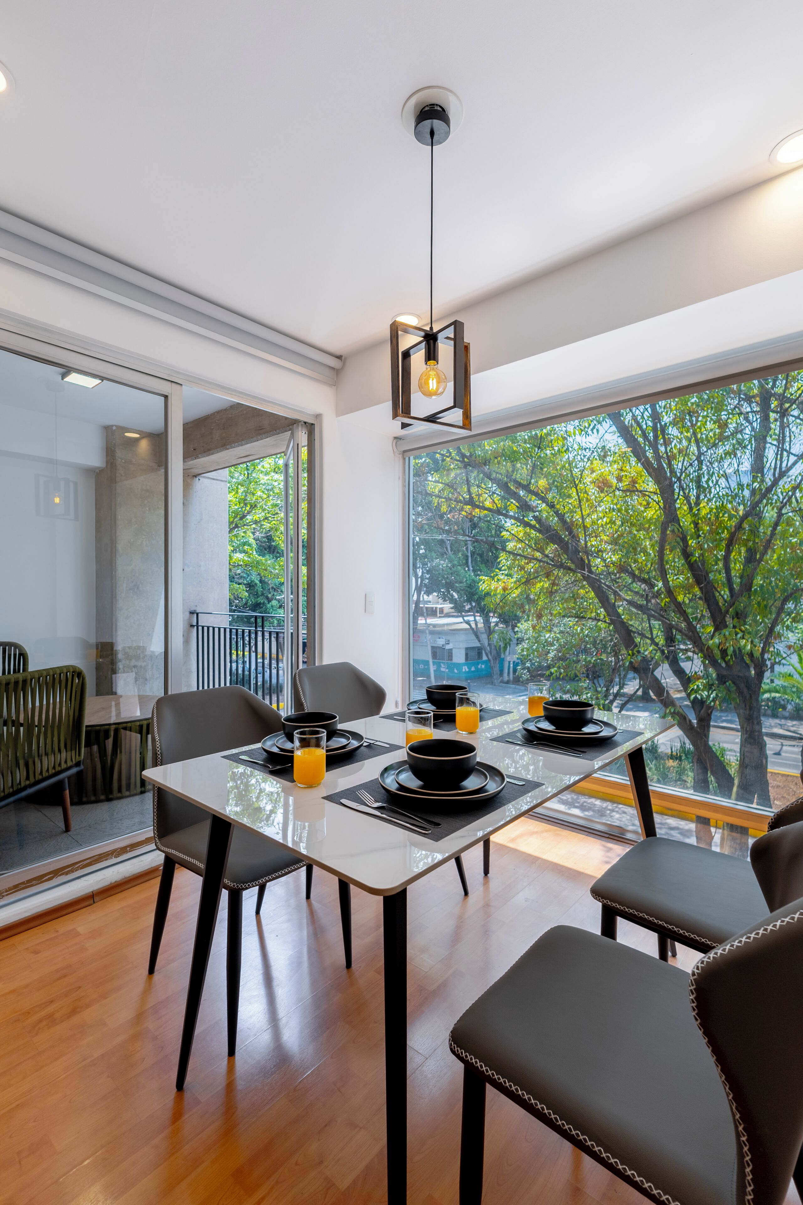 Apartamento luxo, sacada (301) | Opções para refeição no quarto