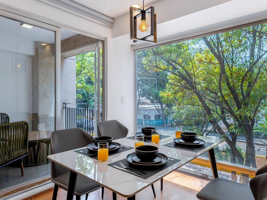 Apartamento luxo, sacada (301) | Opções para refeição no quarto