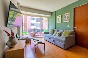 Deluxe Apartment, Balcony (301) | Living area | 50-inch flat-screen TV with cable channels, offices - Capitalia Anzures Polanco (Mexico City)