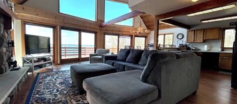 Elk House Hideaway on Lake Gogebic~Hot Tub & Sauna