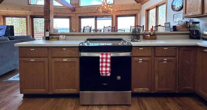 Elk House Hideaway on Lake Gogebic~Hot Tub & Sauna