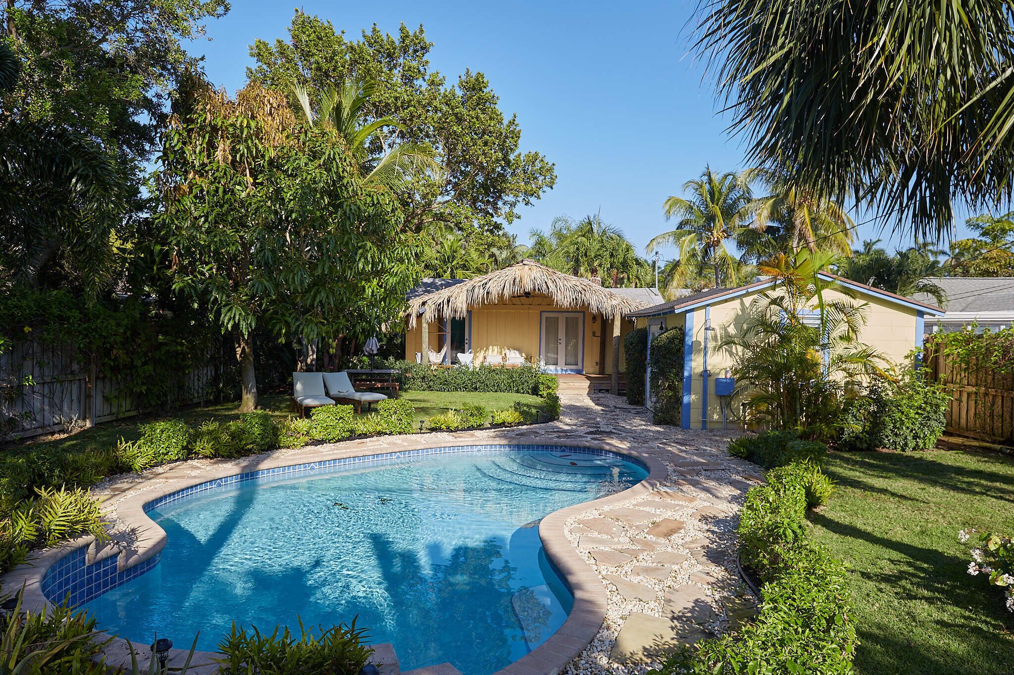 Poolside Villa & Cottage w/ 3b/3ba, Steps 2 Water