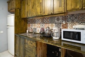 Private kitchen - Garden Floor Flat in The Galata (Istanbul)